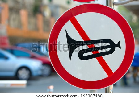 beeping prohibited sign for autos as no horn blowing