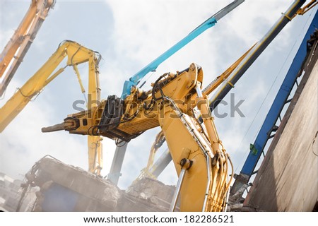 Excavator crusher with jaws crush concrete and metal construction