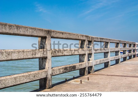 Detail  concrete bridge railing ,concrete bridge across the sea.\
Detail  concrete bridge railing.
