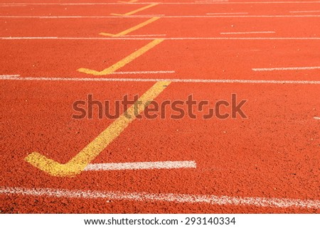 running track at curve paint start line different position