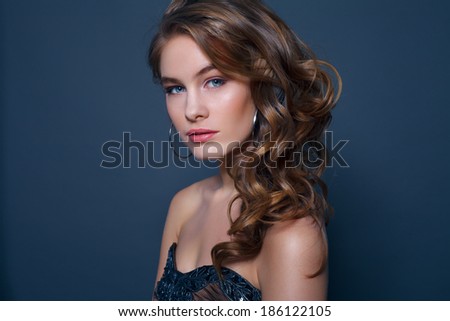 Beauty Model Girl with Long Healthy Wavy Hair and Perfect Makeup.
