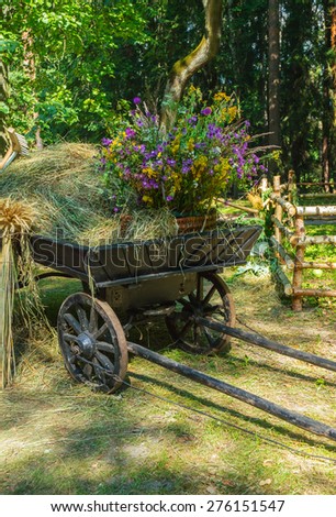 Old wooden cart with flowers.
