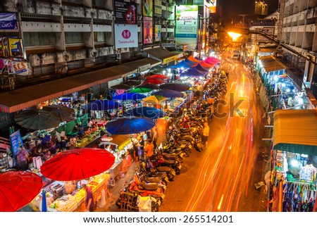 CHIANG MAI, THAILAND - MARCH 21 : Crowded people walking through the market at Warorot Market on Mar 21, 2015 in Chiangmai, Thailand. Warorot Market is the one of oldest market in Chiangmai, Thailand.
