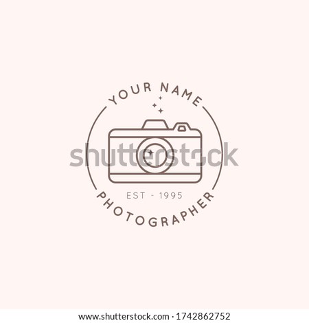 Linear logo of the photographer in a trending minimal linear style. Round emblem the camera. Vector Abstract symbol for a photo Studio.