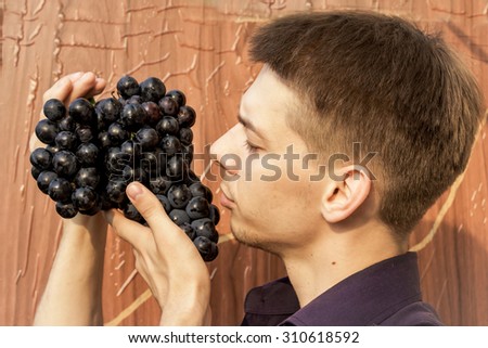 grapes and the man\'s eyes, Man eating grapes