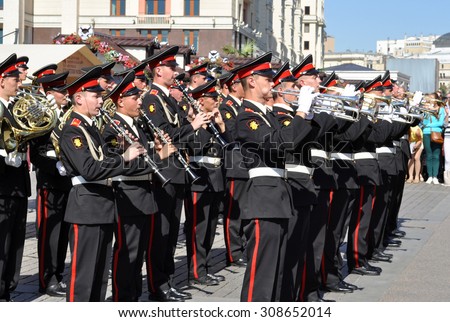 MOSCOW - AUG 22: Russian militaries during the Flag day in Moscow on August 22. 2015 in Russia