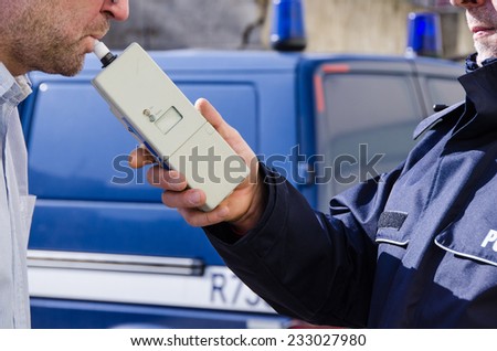 photo depicting clinical tests trzezewosci state driver by a policeman