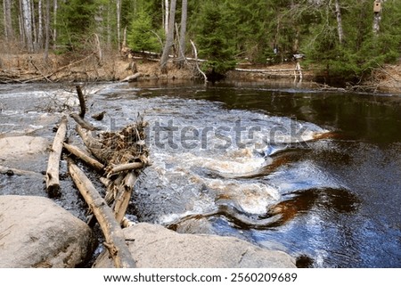 Similar – Foto Bild Schneller Fluss, der durch ein Bergtal fließt