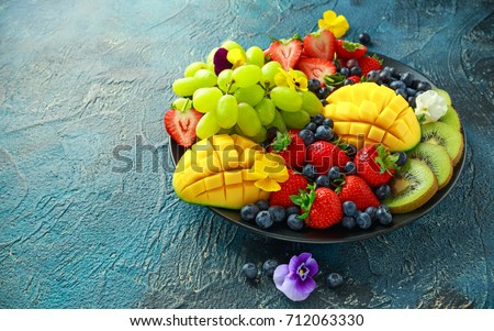 Colorful Mixed Fruit platter with Mango, Strawberry, Blueberry, Kiwi and Green Grape. Healthy food ストックフォト © 