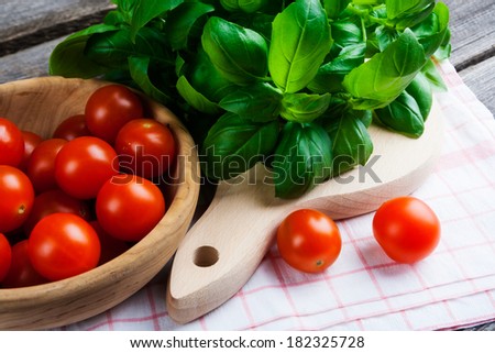 fresh tomato salad ingredients