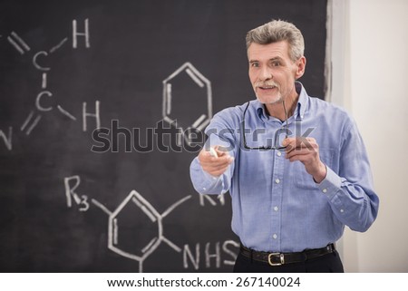 Professor of chemistry leading lecture in University.