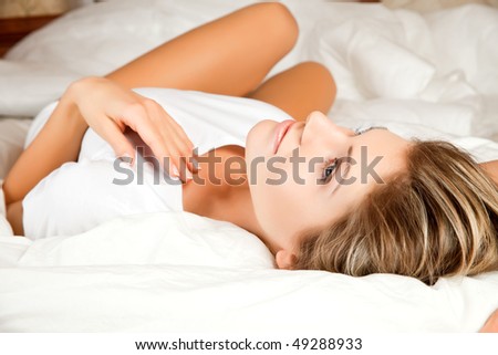 Young beauty woman couch in the bed and daydreaming