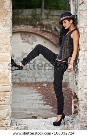 Atractive woman in casual clothes posing in high heels