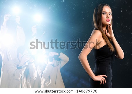 famous woman is posing for photographers on background