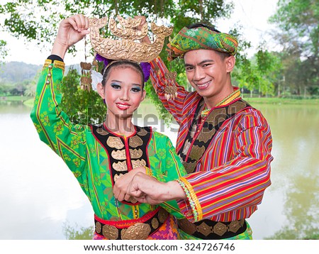 Sandakan.Sabah.Malaysia-April 18,2015 : Iranun couple in traditional costume pose for the camera during festival handcraft in Sandakan Sabah,Malaysia.