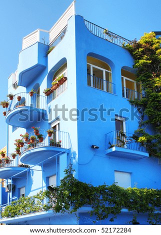 Photo of blue house, sunlight, sky