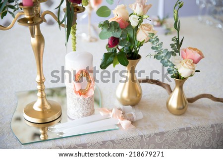 Floral arrangement to decorate the wedding feast, the bride and groom. Flowers, candles, a bottle of champagne. The vintage.