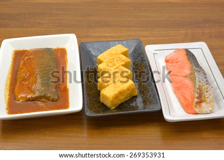 Broil with salt of salmon, mackerel dish boiled in miso and thick egg are a main dish./Good Japanese food