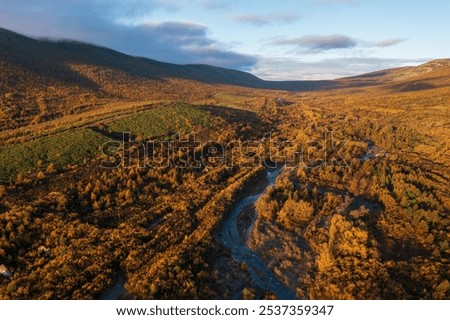 Similar – Foto Bild Kleiner Fluss mit Bäumen in Wiese und Feld. Farbenfrohe neblige Morgendämmerung