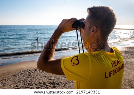 Foto Bild Fernglas mit der Küste Nizzas im Hintergrund