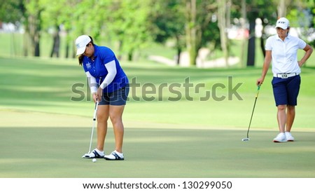 SINGAPORE - MARCH 2: American Lizette Salas putting at the green during HSBC Women\'s Champions at Sentosa Golf Club Serapong Course March 2, 2013 in Singapore