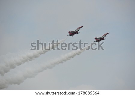 SINGAPORE - FEBRUARY 12: Republic of Singapore Air Force (RSAF) Black Knights performing aerobatics in their F-16 fighter jets at Singapore Airshow February 12, 2014 in Singapore