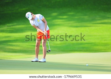 SINGAPORE - MARCH 2: Korean player Hee Kyung Seo putting at the green during HSBC Women\'s Champions at Sentosa Golf Club Serapong Course March 2, 2014 in Singapore