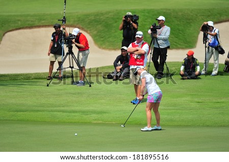 SINGAPORE - MARCH 2: Morgan Pressel putting at hole 18 green during HSBC Women\'s Champions at Sentosa Golf Club Serapong Course March 2, 2014 in Singapore