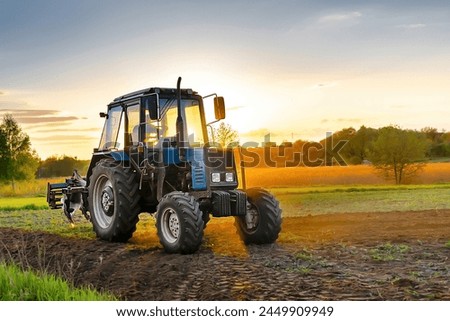 Similar – Foto Bild Traktor auf Feld in Abendsonne