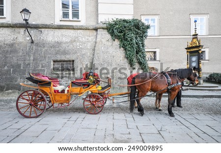 SALZBURG , AUSTRIA - 24 DECEMBER 2013 : The horse riding service in old town waiting for the guests in the evening.
