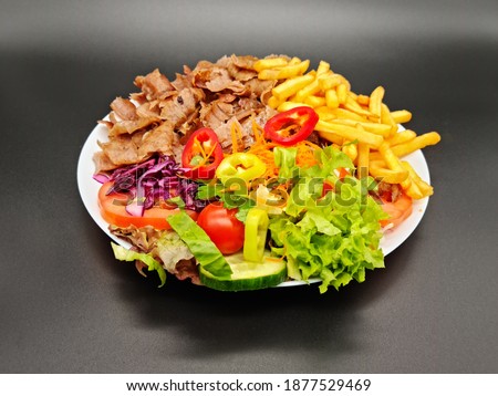 Salad Doner Plate - Döner Teller mit Salat - piatto con kebap Stock foto © 