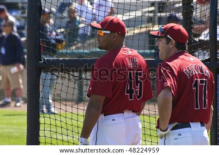 KISSIMMEE, FLORIDA - MARCH 6: Carlos Lee and Lance Berkman of the Houston Astros take batting practice prior to a game against the Atlanta Braves on March 6, 2010 in Kissimmee, Florida