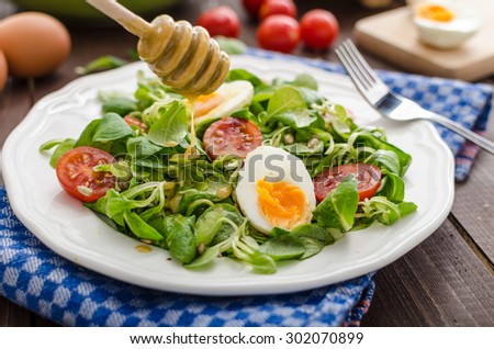 Lambs lettuce salad, hard-boiled eggs, tomatoes and honey mustard dressing