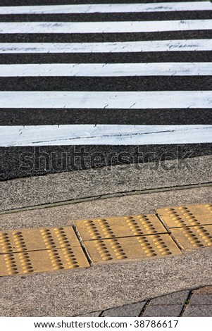 Traffic sign for pedestrian and blind footstep indication