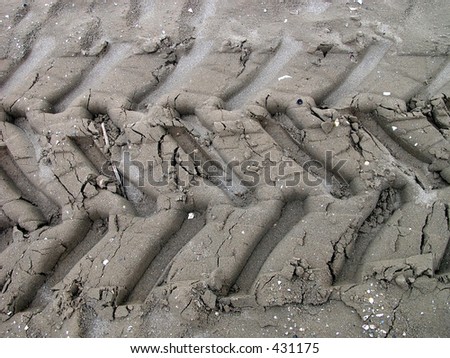 Tires' texture on the sand