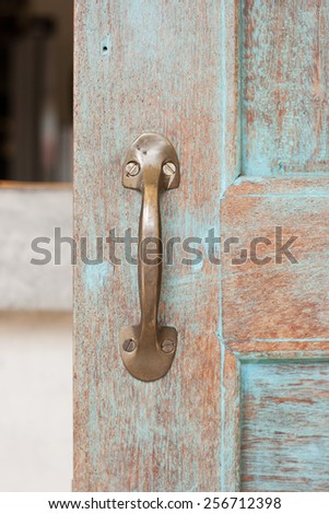 The old retro brass doorÃ?Â handle on the old wooden door.