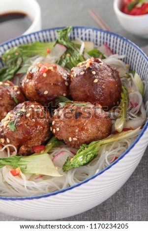 traditional chinese yuksum balls with noodles