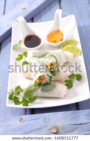 vegetarian fresh spring roll with sauce