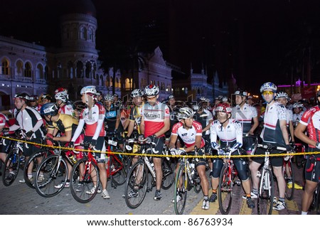 KUALA LUMPUR, MALAYSIA-OCTOBER 16: An unidentified cyclists lining up at starting point during OCBC Cycle Malaysia 2011 in Kuala Lumpur, Malaysia on October 16, 2011.