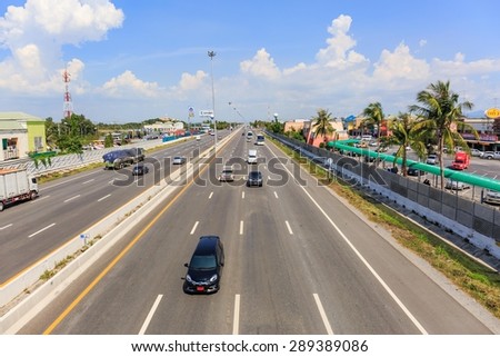 CHONBURI-JUNE,11: The Motorway Rest Area where located middle way to Pattaya town. It is the main way to go to the east province that are crowned by cars in holiday.THAILAND JUNE,11 2015