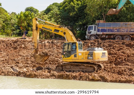 SATTAHIP , THAILAND - JULY 25, 2015 : Backhoe on the construction at digging the pit. Preparatory work for the construction . The work of construction machinery in a quarry , Thailand on July 25, 2015