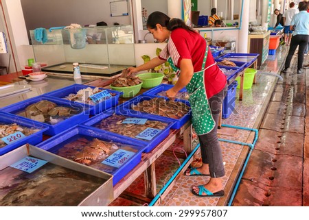 SAMAESARN, THAILAND - JULY 26: A view of Samasarn Market In day time on July 26, 2015. Samasarn is famous place for seafood and buy Souvenir in Sattahip , Thailand