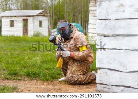 Paintball player with paint gun
