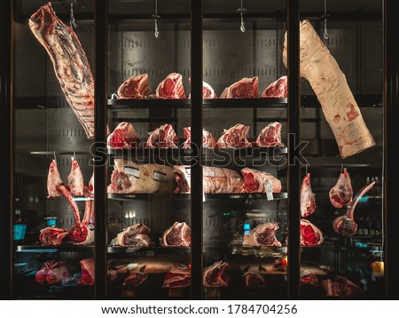 Dry aged cabinet at Harrods department store Stockfoto © 