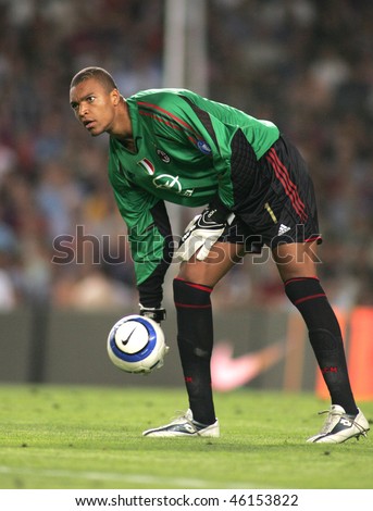 BARCELONA - AUG 26: AC Milan goalkeeper Dida during a friendly match between FC Barcelona and AC Milan at the Nou Camp Stadium on August 26, 2004 in Barcelona, Spain.
