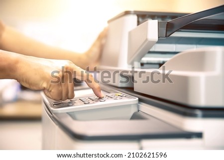 Similar – Foto Bild Person, die den Knopf an der Schalttafel des Flugzeugs drückt