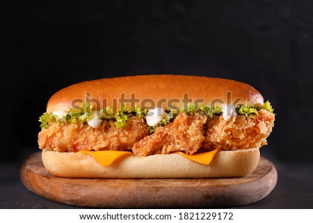  Fried chicken sandwich with lettuce and mayo