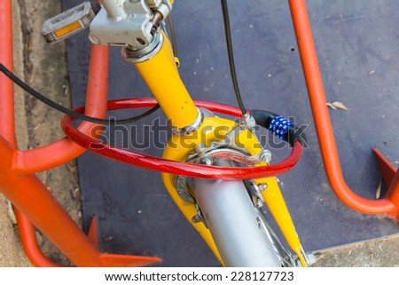 Lock  the wheels bicycle by lock code