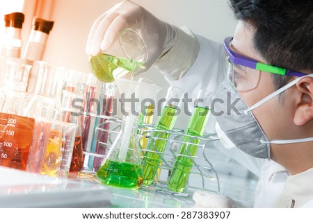 Experiment scientist in the organic chemistry laboratory