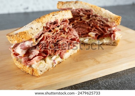 Foto Bild Pastrami auf Roggentoast